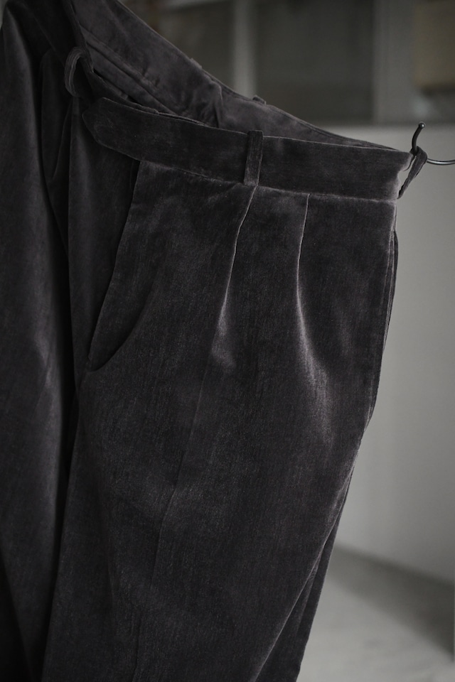 blurhms / Fade Velvet Two-tuck Slacks (FadeCharcoal)