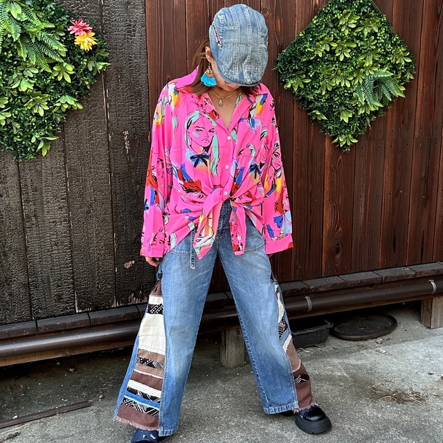 ポップ柄ふんわりブラウス