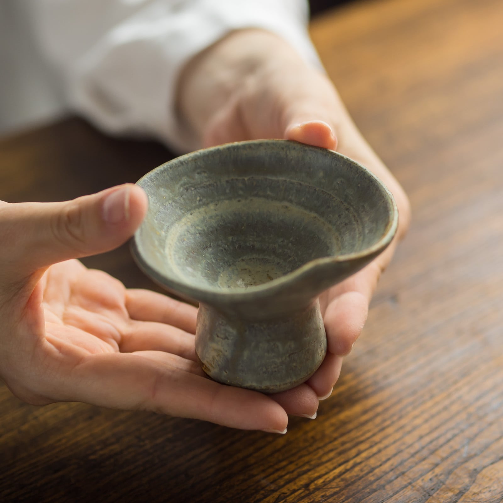 錆浅葱 三輪脚付き小鉢（小鉢・輪花鉢）／吉永哲子 | 手作りの器・食器