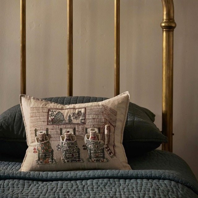 Coral & Tusk クッションカバー Three Little Bear (30x40)