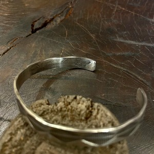 アーノルドグッドラック（Arnold Goodluck）スタンプワークバングル(C)