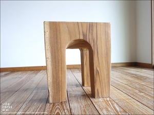 チーク無垢材 削り出しスツール角 イス プリミティブチェア 丸太 ベンチ 椅子 花台 ナチュラル 素朴 一点物 9.8kg