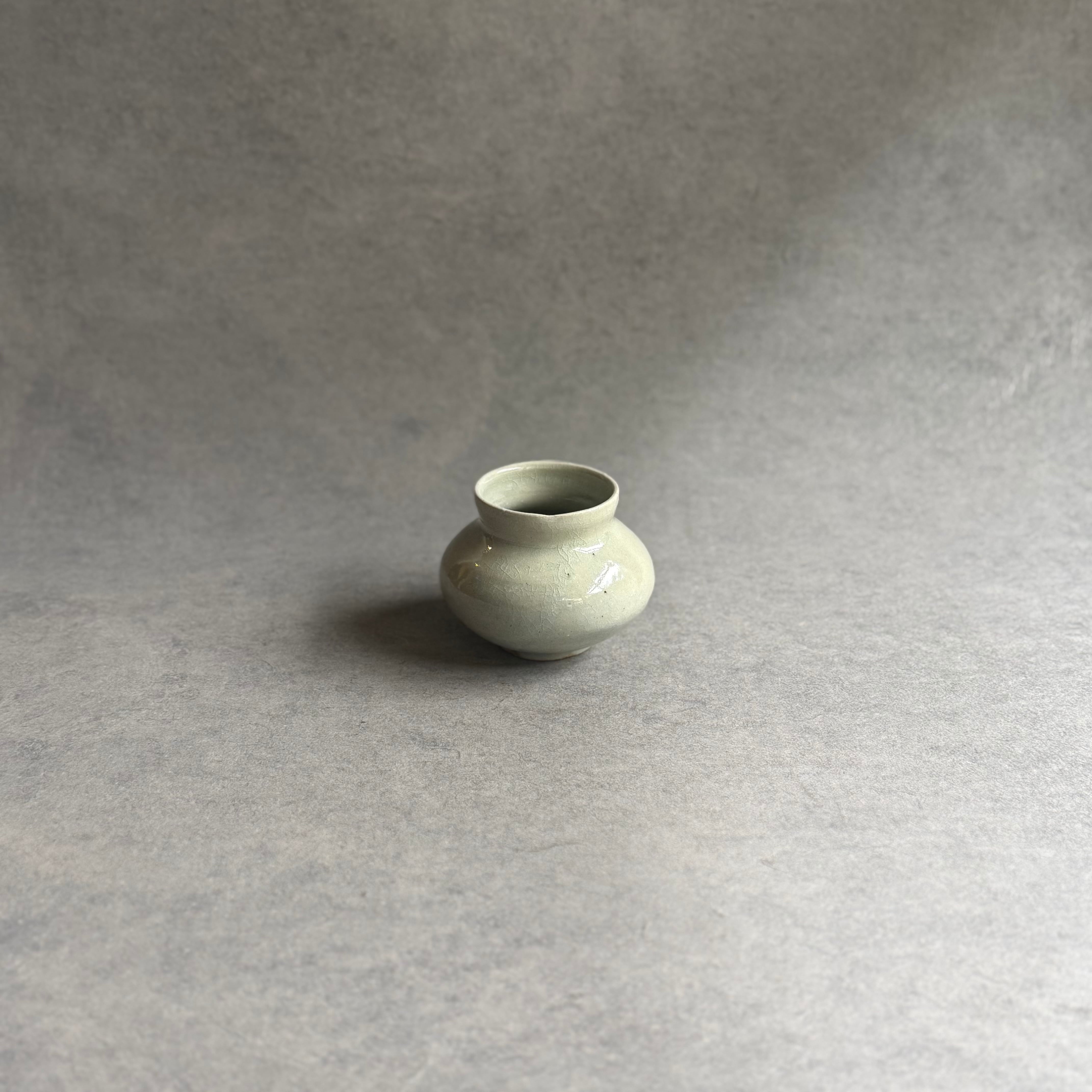 日高伸治 青白磁小壺 | gallery 一白