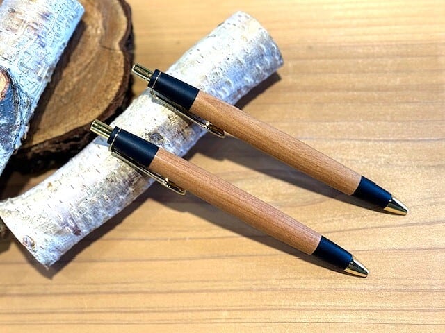 ＊1月販売「匠」筆記具シリーズ　木軸ペン  　カツラ　