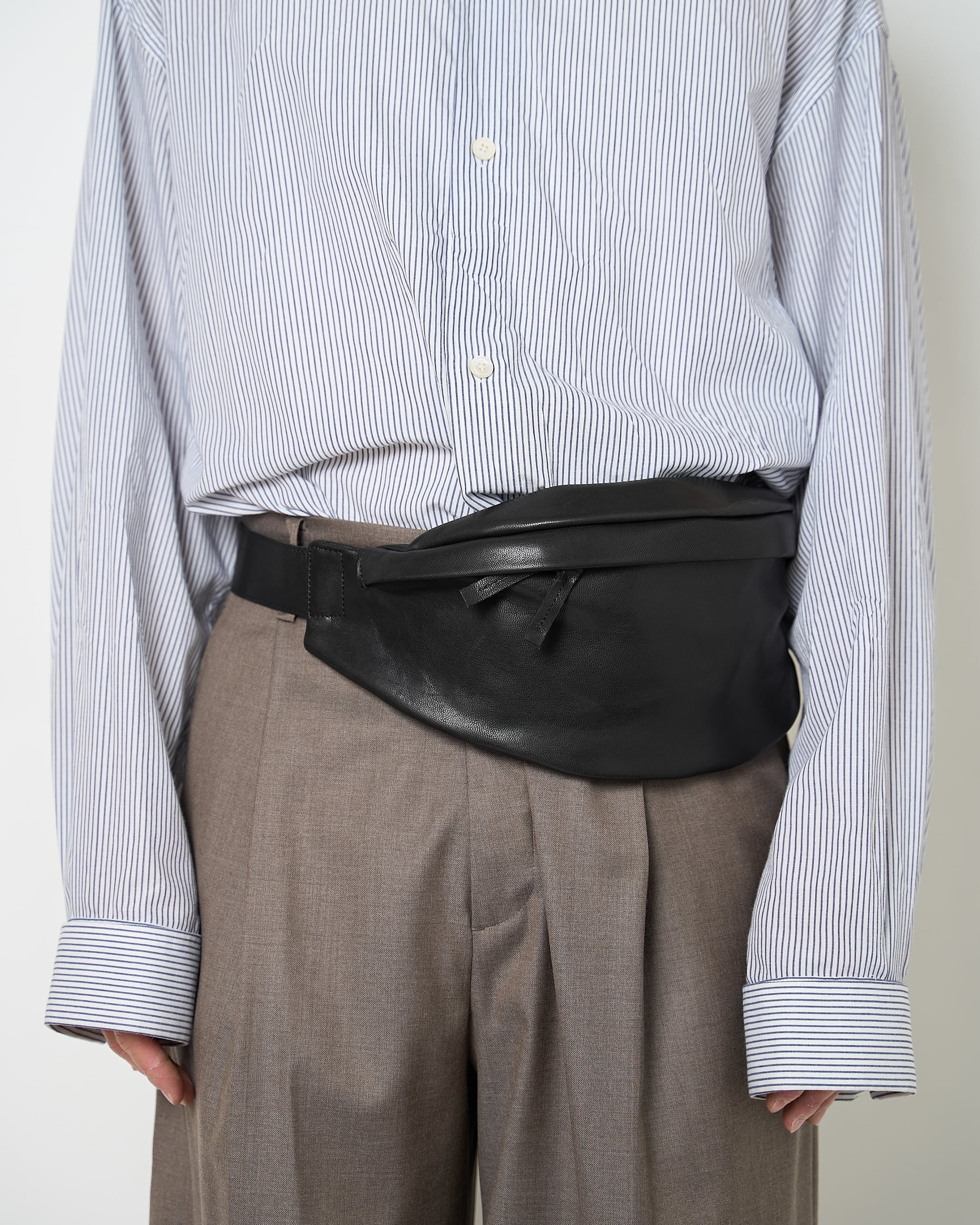 バッグ ssstein Leather Sling Bag ssstein 