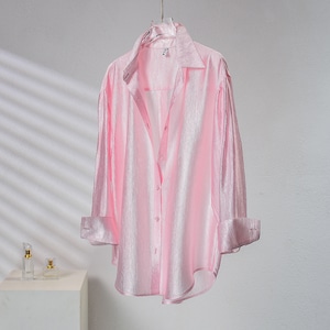 pink shiny textured satin shirt<t3133>