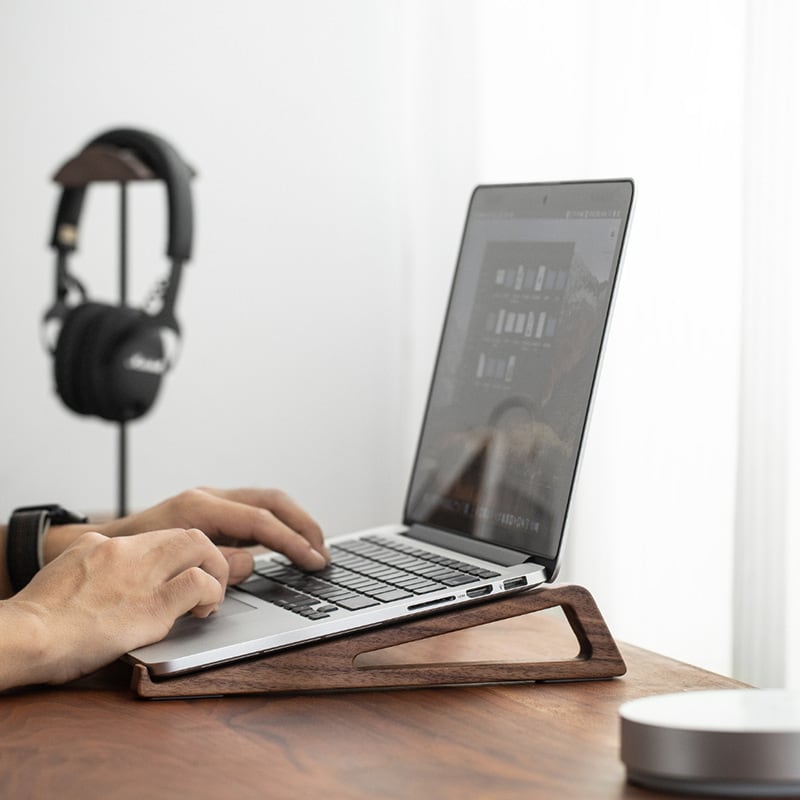木製　くるみ材　laptopスタンド　パソコンスタンド　冷却ラック　直立スタンド 木製 ノートパソコン スタンド 即日出荷 天然木 無垢材 パソコン