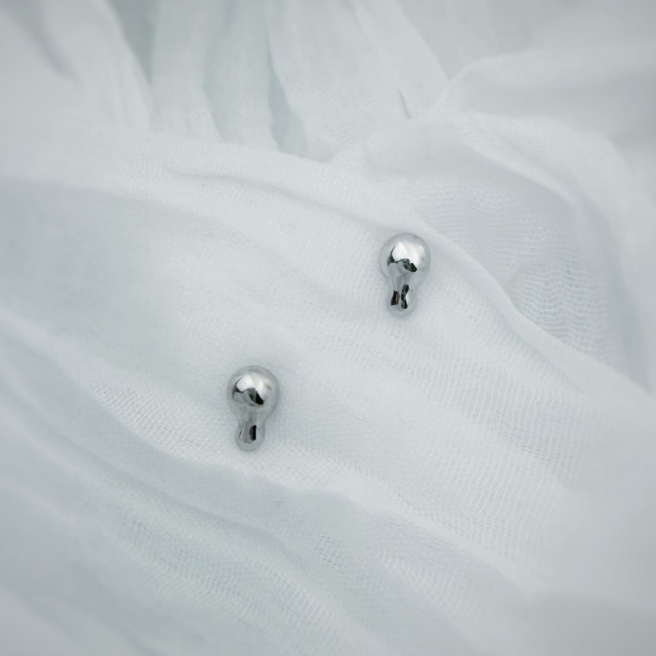 Moment / Drop Earring Studs