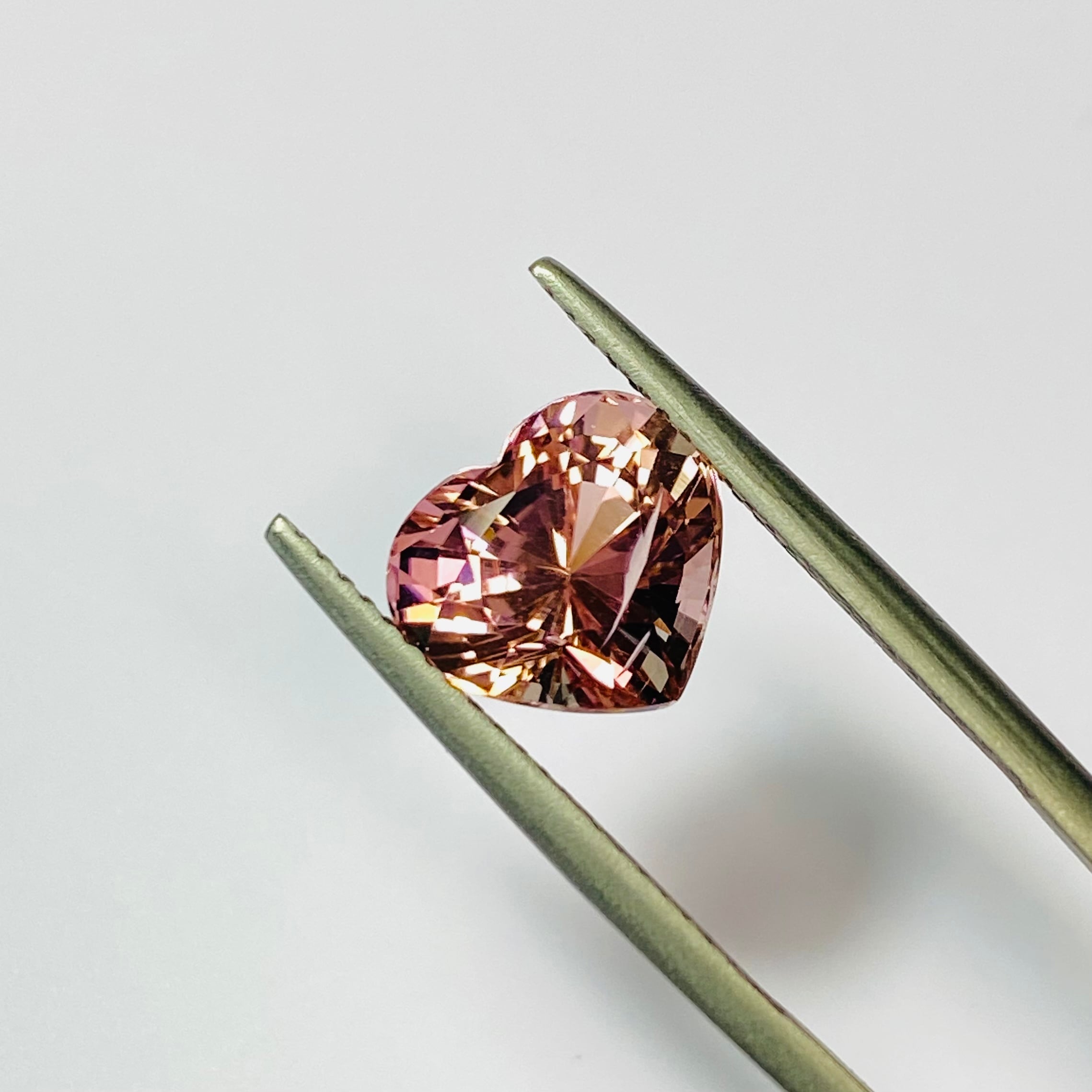 スウィートピンクカラーのトルマリンハート