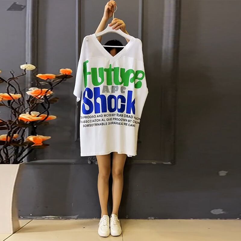 VネックプリントルーズTシャツ カジュアルトップス ストリート 大きめサイズ ミックスインファッション20051366457