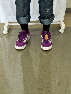 adidas　スニーカー
