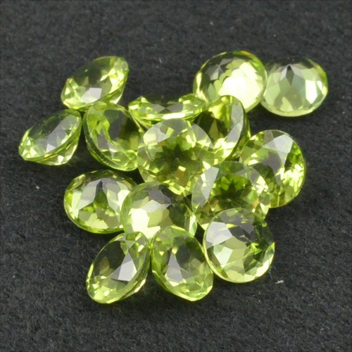 ペリドット ラウンドカット 4.0mm