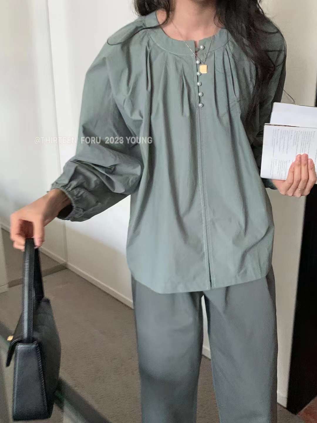 ループボタンブラウス　AJ22155-2331