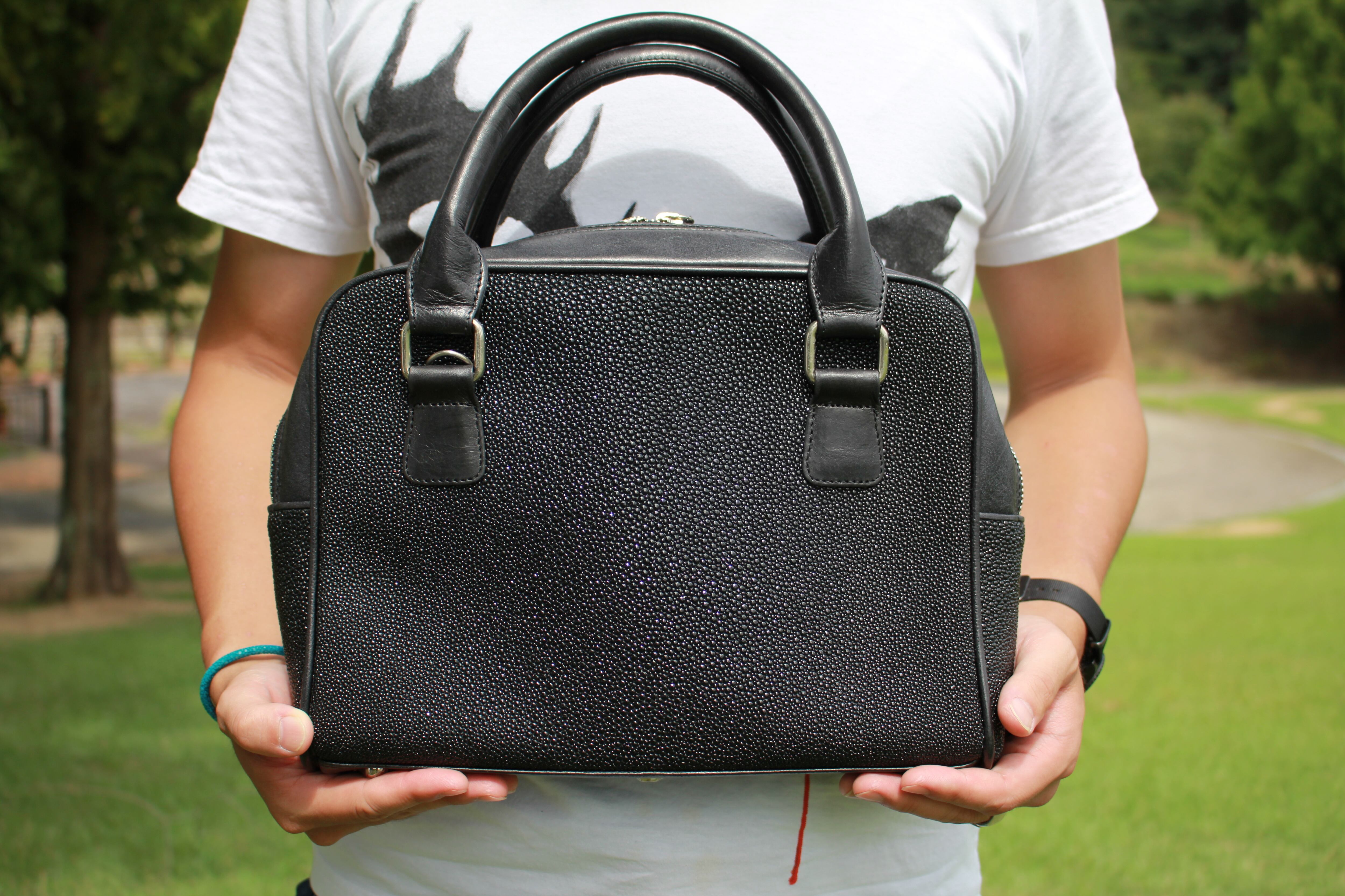 新品 エイ革 牛革 ハンドバッグ