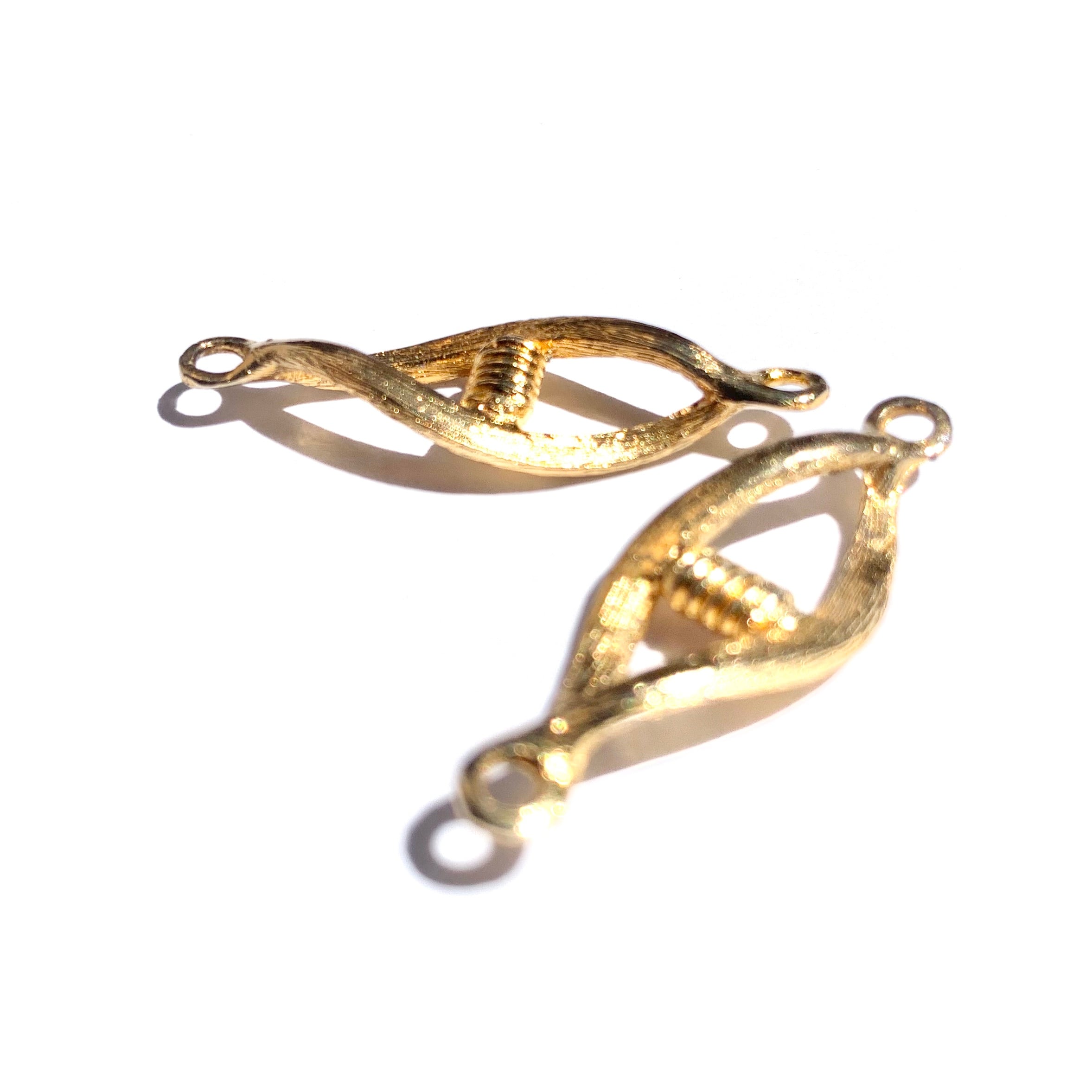 50's真鍮ねじれチャーム（2p） | Dua-アクセサリーパーツショップ