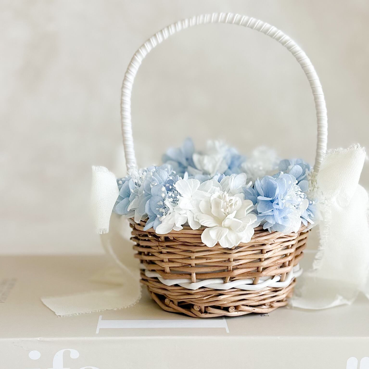 Circle blue ring pillow basket（プリザーブドフラワーメイン）