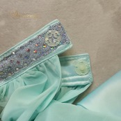 フラダンス 衣装 FANCY DRESS ファンシードレス ワンピース ドレス ブルー系 植物柄 ヤシの木 チュール袖 ハワイアンプリント ハワイアン アロハ フラ ダンス レッスン 練習 長袖 フレアスカート 水色 紺 白 黄 ネイビー系 ホワイト系 イエロー系 華やか さわやか かわいい おしゃれ 上品 大人っぽい