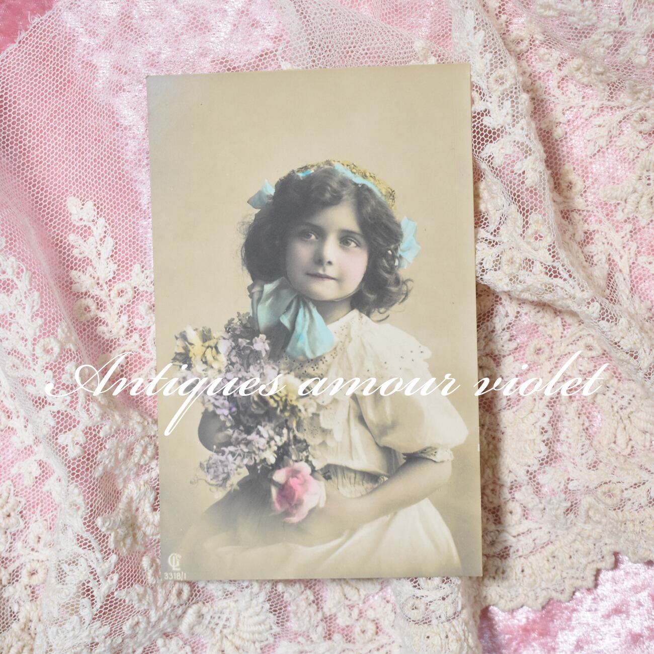 *アンティークポストカード　春の妖精のような可愛い少女 Antique postcard 百合の花を手にする妖精の少女 France P215