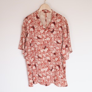 柿茶色菊と蝶の捺染生地　半袖開襟シャツ