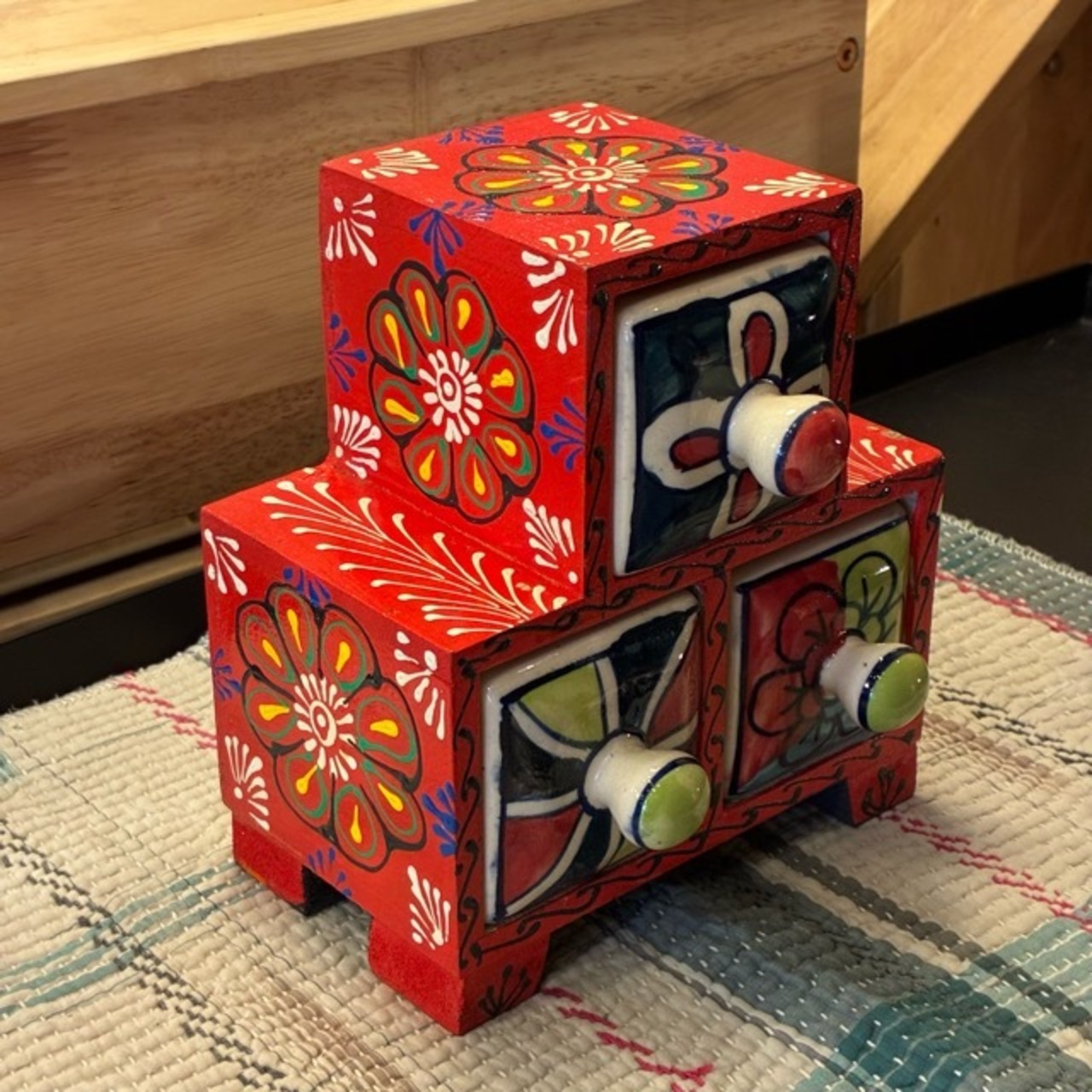 India Blue Pottery Mini 3-Drawer Unit　インド　ブルーポタリ3ドロワーチェスト　凸型　レッド　引き出し　置物　玄関収納　メヘンディアート　鍵入れ　印鑑入れ　ハンドメイド