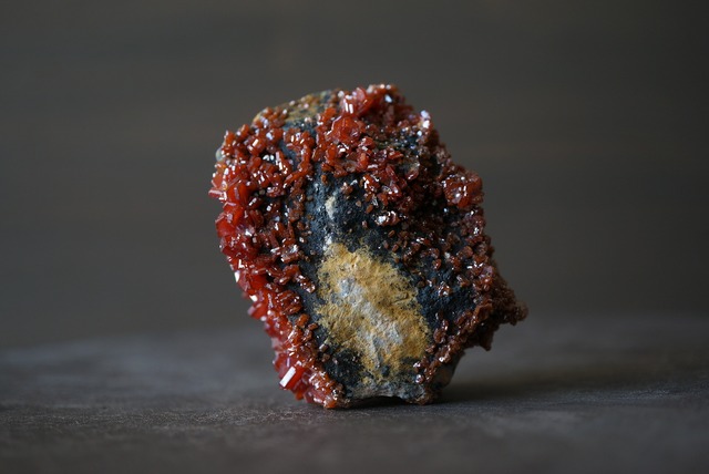 バナジナイト Vanadinite 851