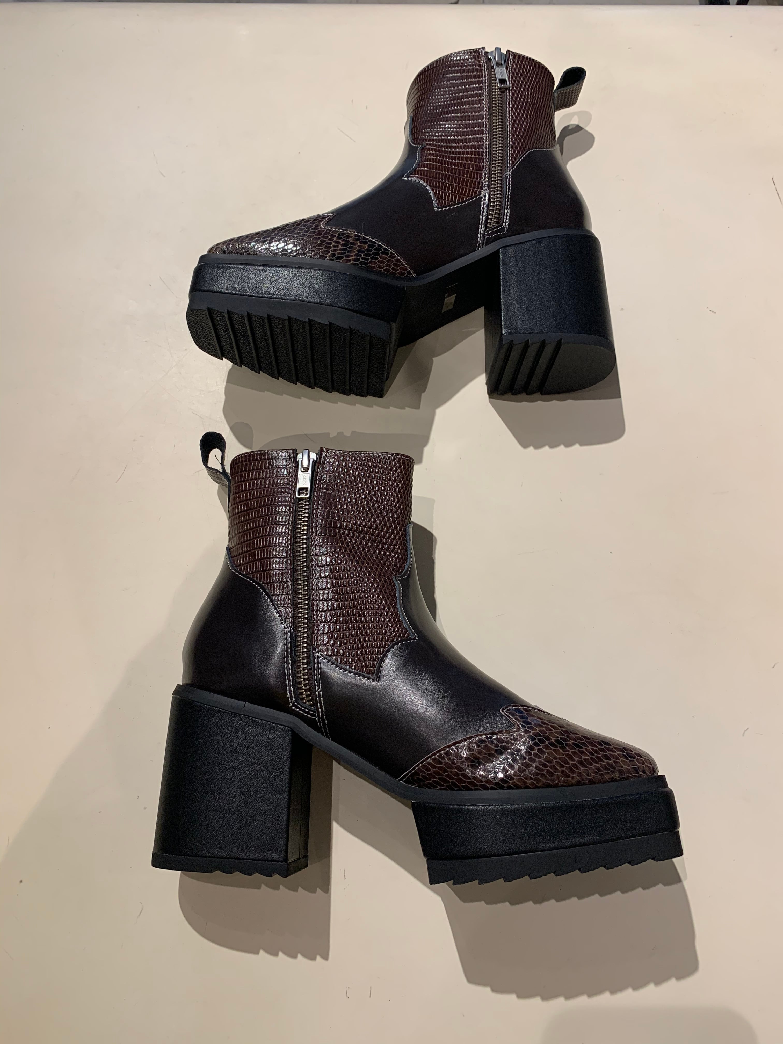 GVGV   WESTERN ANKLE BOOTS (BROWN)