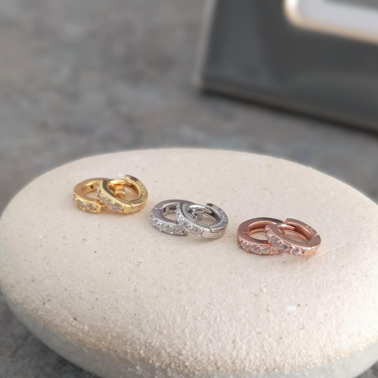 Zircon Petit Pierce