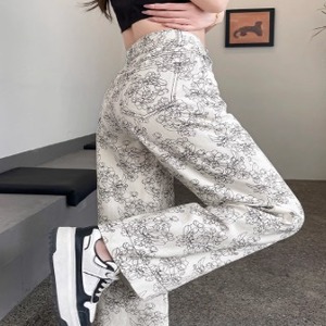 【送料無料】 デニムパンツ フレア Aライン ボトム ロング ポケット ファスナー デニム かわいい 大人可愛い 大人女子 綺麗 シンプル カジュアル 大人 上品 おしゃれ お洒落 こなれ感 ラフ コンサバ 着痩せ レディライク 花柄 夏 30代 40代 レディース 女性用 デート お出かけ 女子会 お呼ばれ 休日 お茶会 授業参観 着回し 普段使い ファッション コーデ スタイル 楽ちん 定番 デイリーユース オーバーシルエット 垢抜け 動きやすい ホワイト 大人カラー