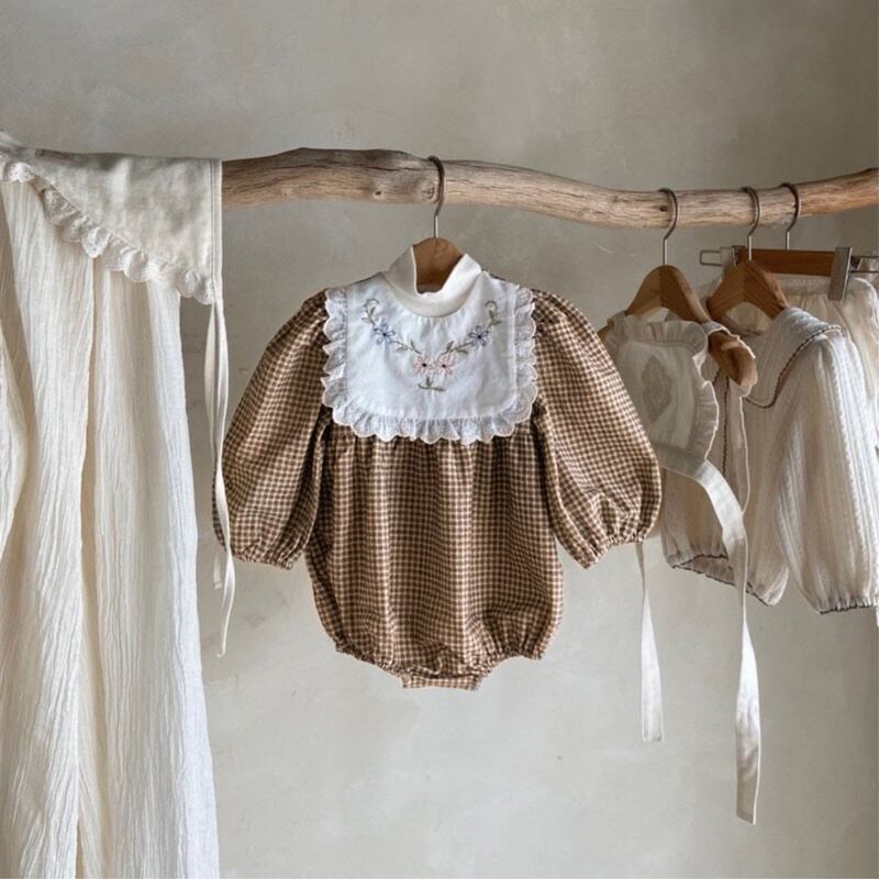 【BABY】フリル襟チェリー柄ロンパース