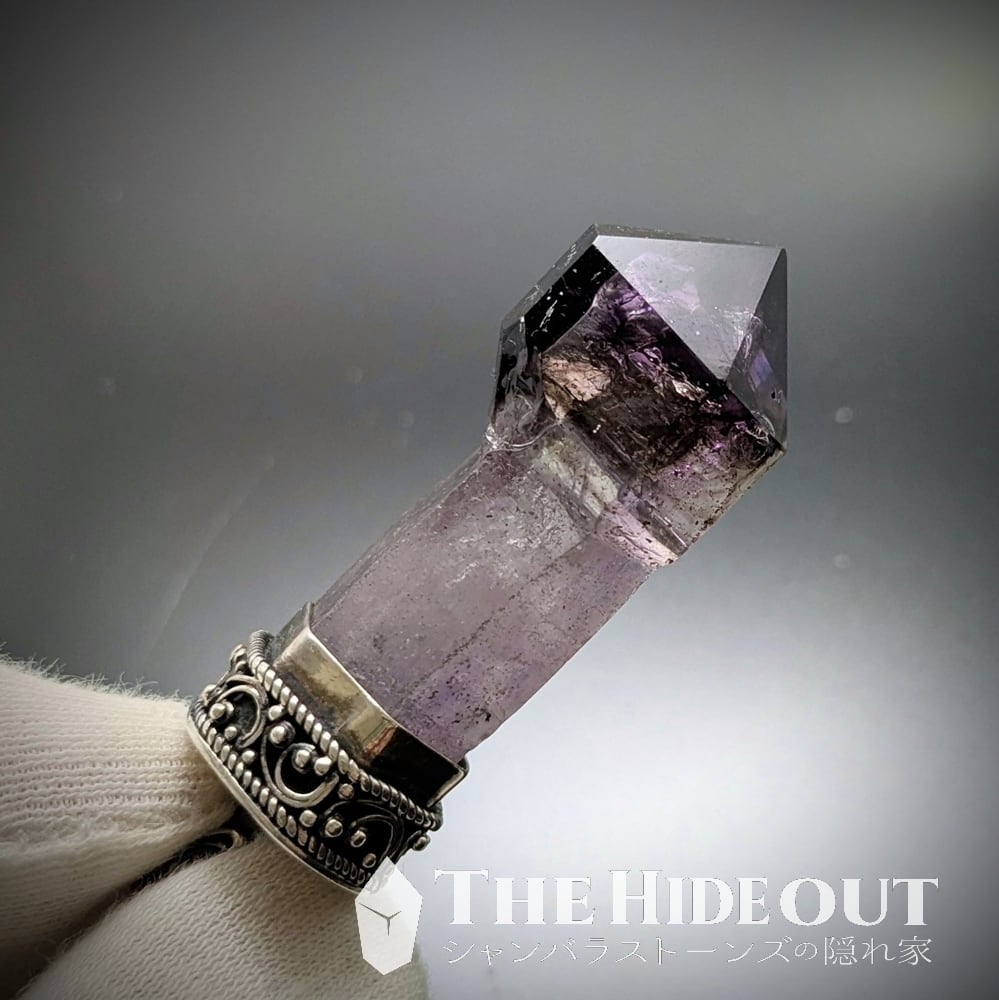 店長きまぐれアクセサリー003 ジンバブエ産アメジストスモーキー原石ペンダント 威風堂々なる存在感、実直でオーソドックスなシルバーデザインも格好良い(バフ掛け面あり)