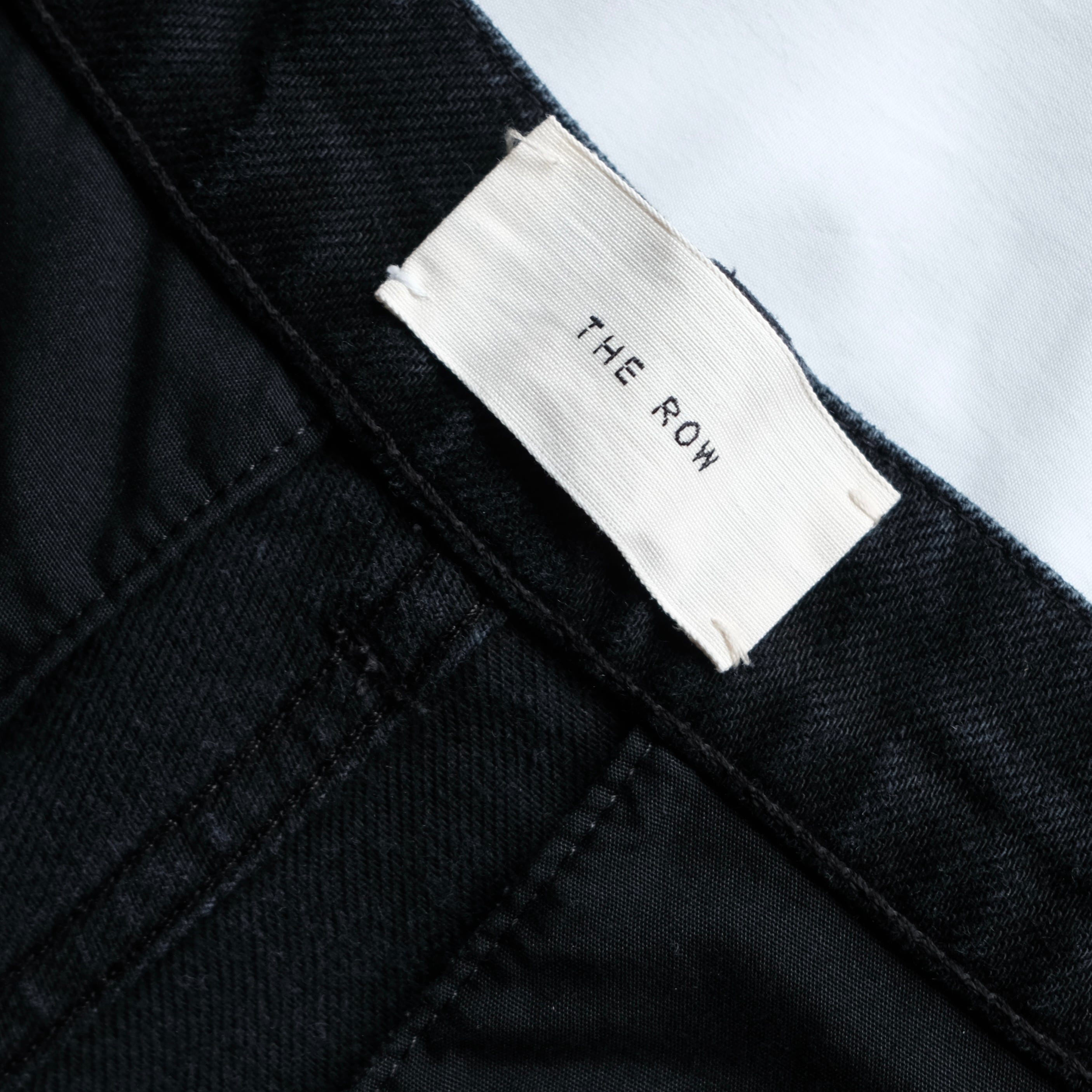 THE ROW FINCH JEAN BLACK DENIM PANTS | safarionline