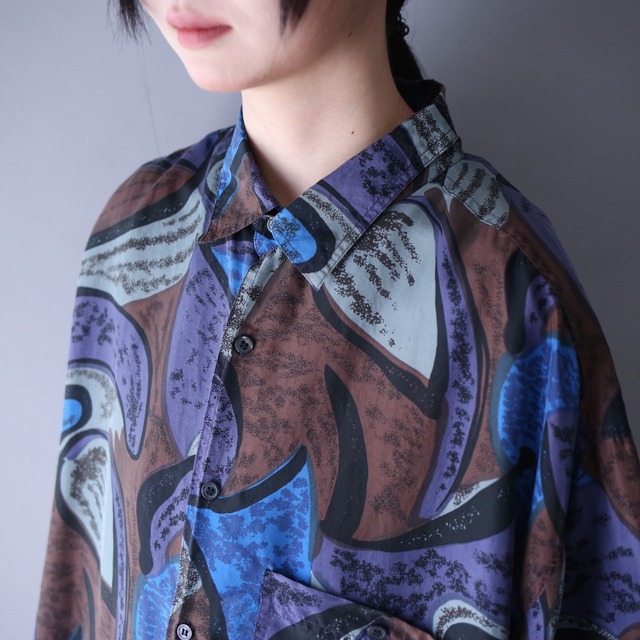 dark coloring art pattern over silhouette h/s silk shirt