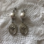 ビックコットンパールと両面メダイのピアス