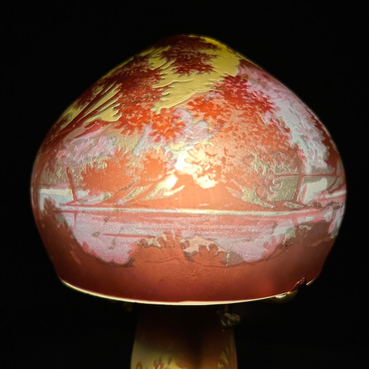 エミールガレ 2灯　山景文　台座真鍮　カメオ彫り　被せガラス　高さ32cm エミールガレ 2灯山景文台座真鍮カメオ彫り被せガラス高さ32cm