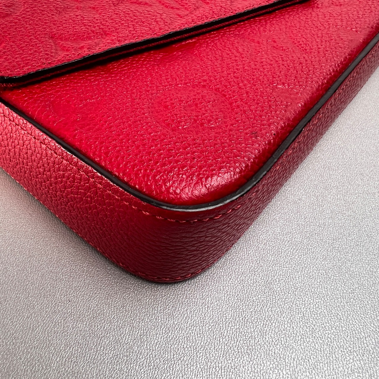 LOUIS VUITTON ルイヴィトン モノグラム・アンプラント レザー ショルダーバッグ 赤 A-13537