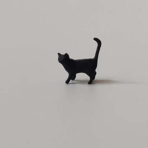 猫 置物 2個セット 黒猫 白猫 ミニチュア フィギュア 小さめ ネコ オブジェ シンプル かわいい 動物 モデル インテリア雑貨 卓上 飾り 棚 デスク 玄関 リビング 撮影小物 商品画像6