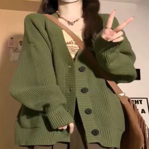 【送料無料】アウター カーディガン 羽織り 長袖 ランタンスリーブ Vネック フレア Aライン ボタン ポケット アイボリー ベージュ ブラック くすみカラー 大人カラー ベイクドカラー モノトーン 厚手生地 ニット かわいい 大人可愛い 綺麗 シンプル カジュアル 大人 上品 おしゃれ お洒落 大人女子 こなれ感 コンサバ 定番アイテム 体型カバー 無地 冬 女性 レディース ママ 10代 20代 30代 40代 OL 通勤 デート お出かけ 女子会 お呼ばれ お茶会 授業参観 休日 ファッション