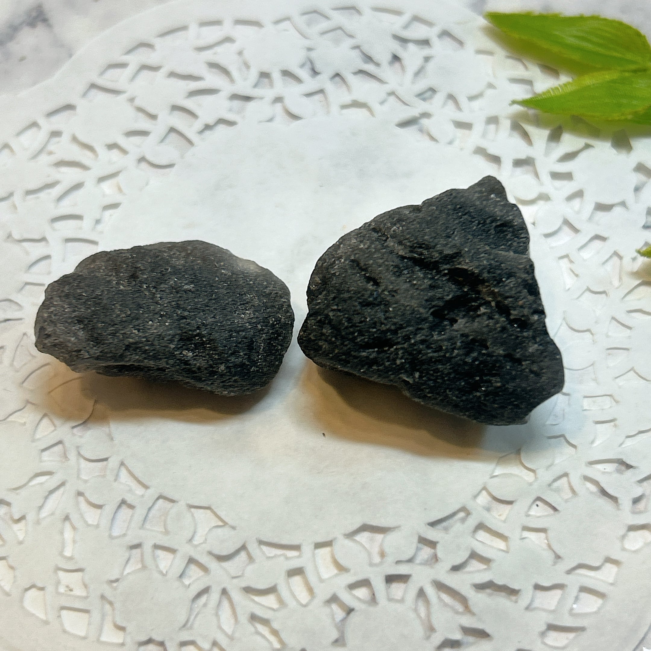 ⭐テクタイト（隕石起源の天然ガラス） | クリスタル・ワールド御徒町店