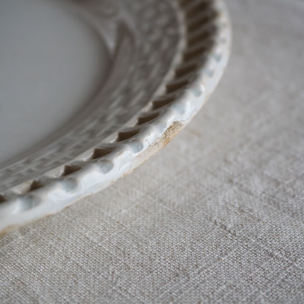 1844年金賞受賞・サルグミンヌU&C時代のパニエ皿 | ヴィラモンローズ