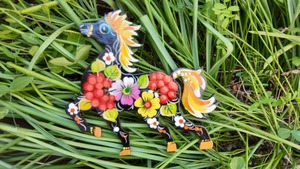 ウクライナ伝統絵画 ペトリキウカ塗り 木製ブローチ（ホメンコ作）