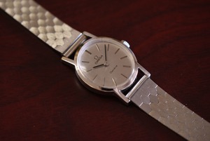 【ビンテージ時計】1970年代製造　オメガレディース腕時計　スイス製　オーバルケース　