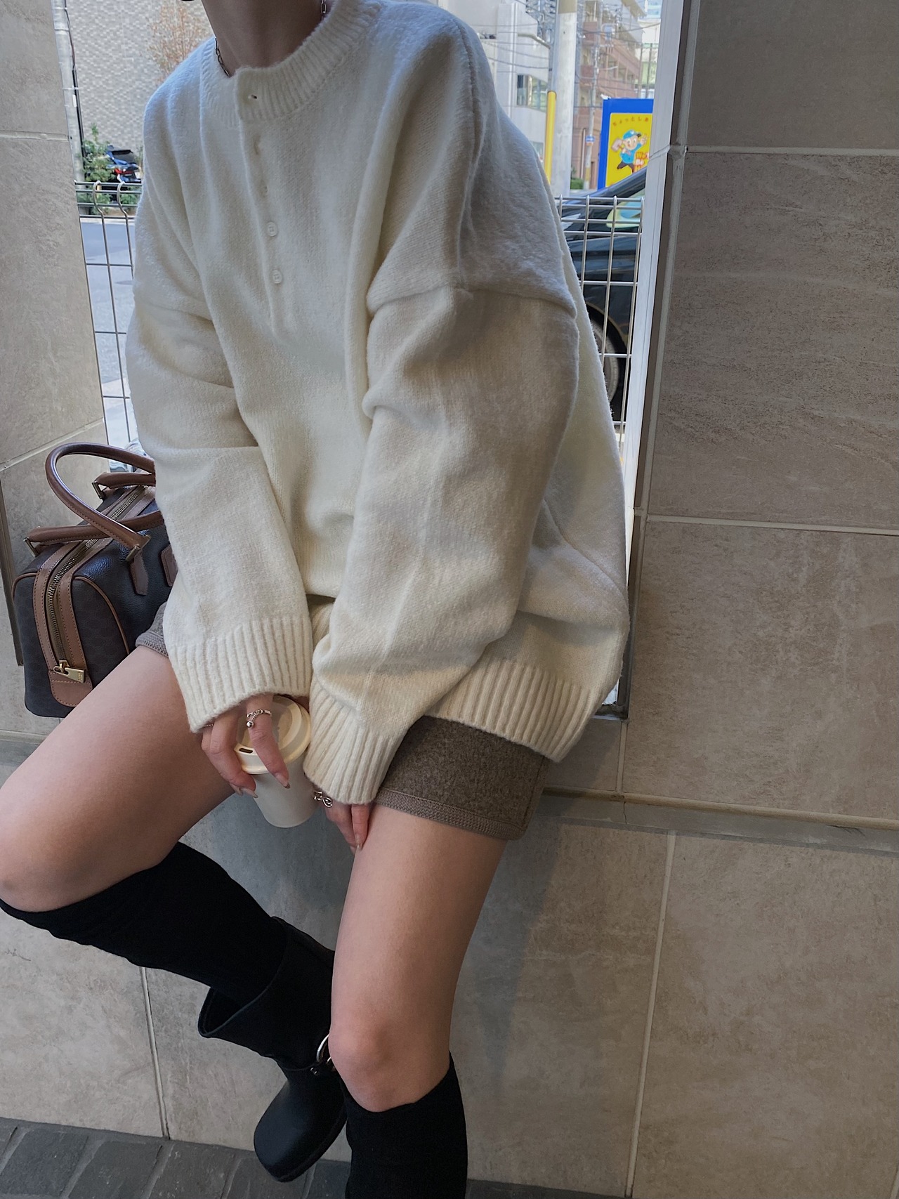 front button big silhouette knit