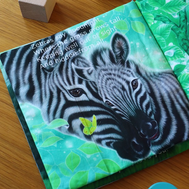 布絵本「Under the Moon」※お一人様一点まで