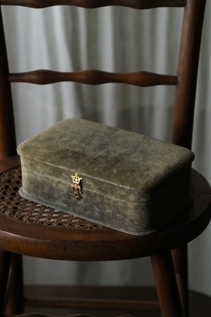 別珍のジュエリーボックス-antique square jewelry box