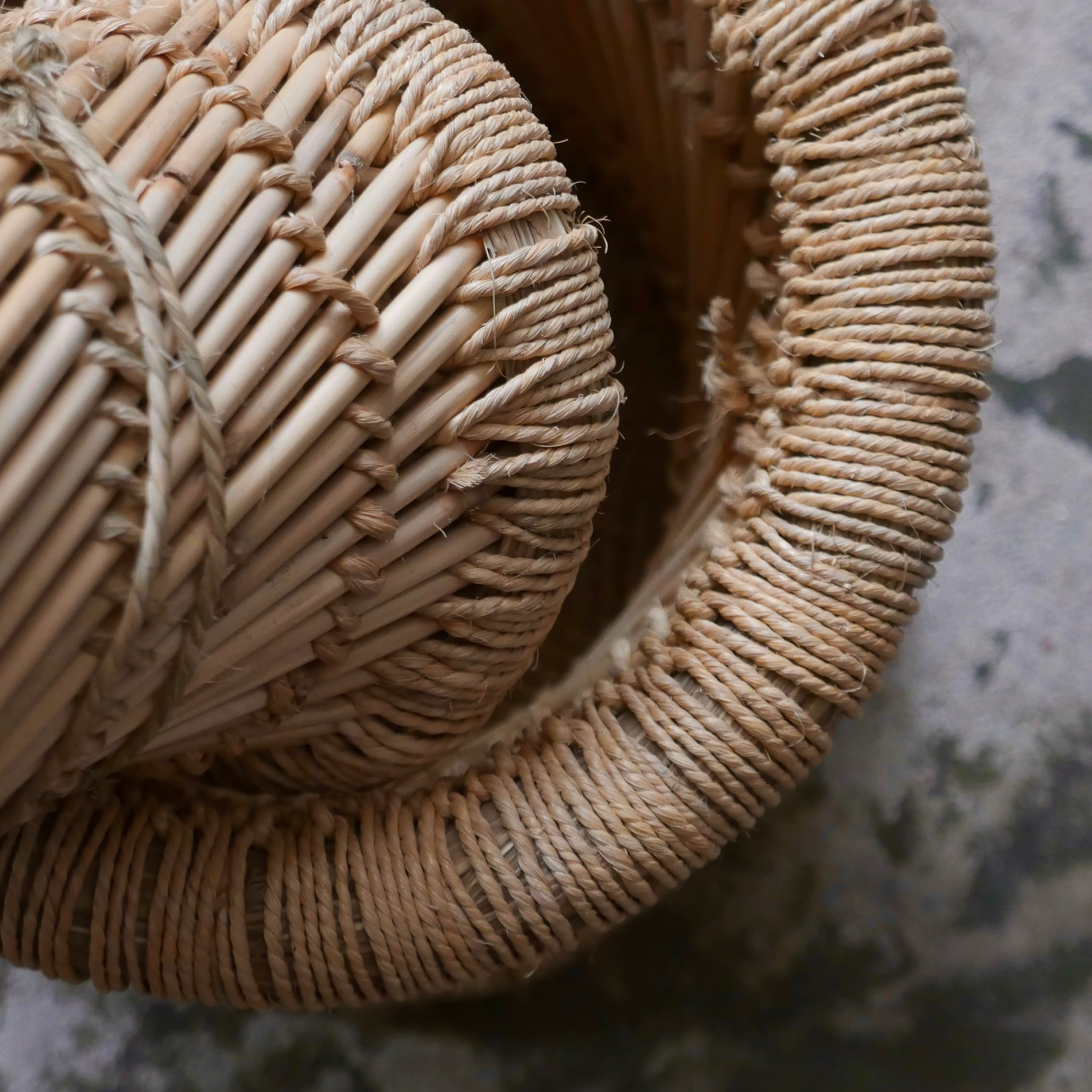 倉敷民藝館にも展示されている 「インドの民藝スツール」 大・小セット