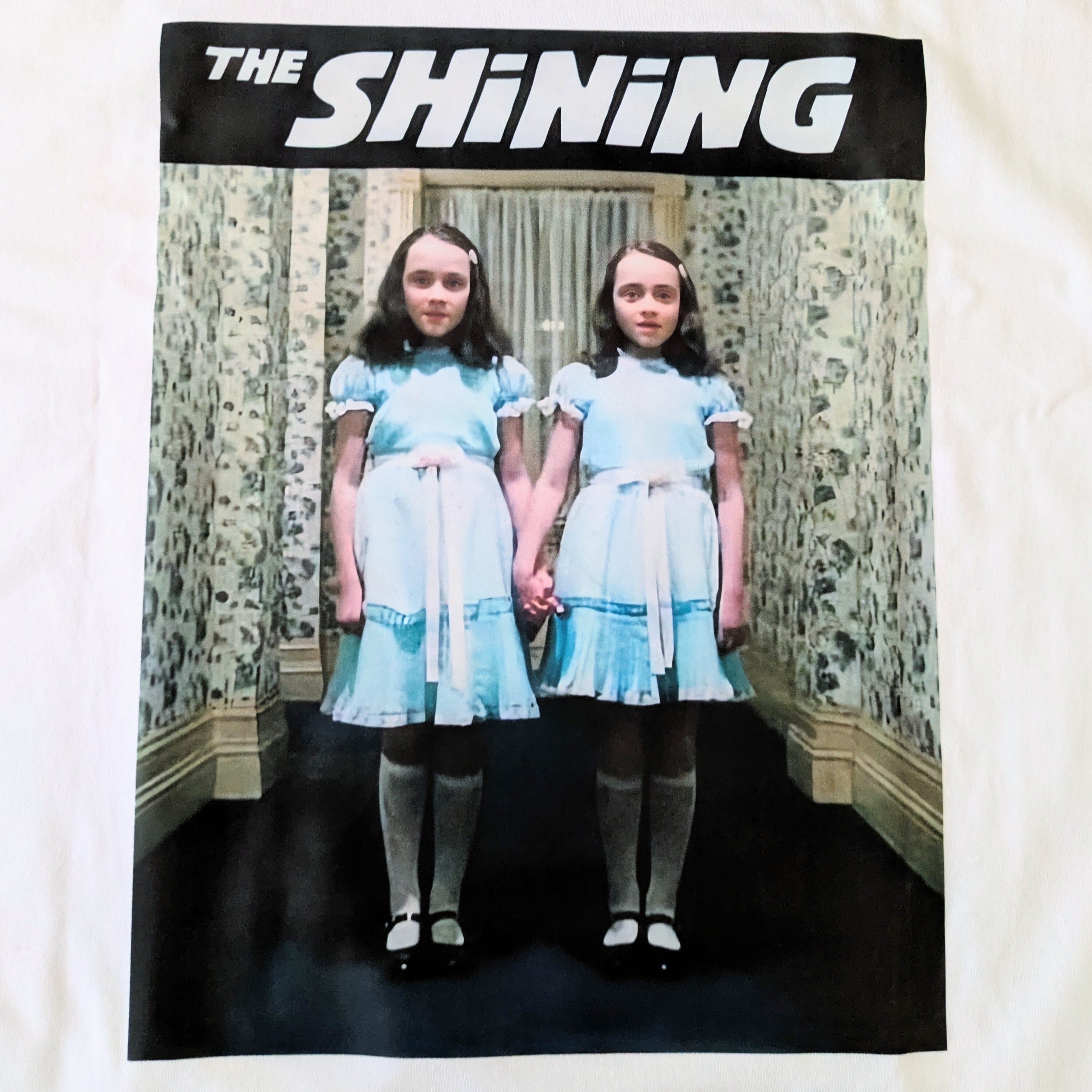 【 The Shining ( シャイニング ) 】『 グレイディ・ツインズ 』 Tシャツ / リサ・バーンズとルイーズ・バーンズ〚アメリカン雑貨 アメトイ〛