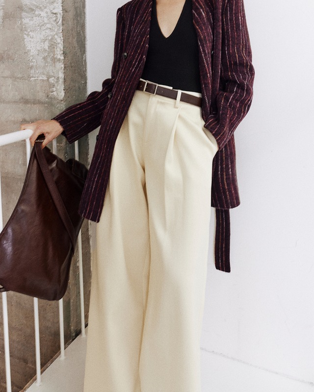 タックワイドテーパードパンツ　A25274