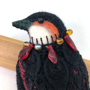 【IRODORI AZ】ブローチ「コシアカツバメ」