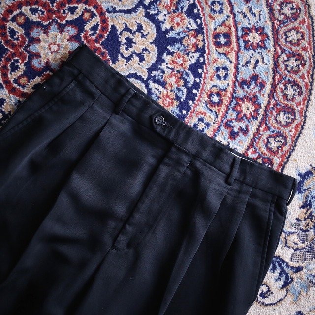 2-tuck tapered silhouette black wide slacks