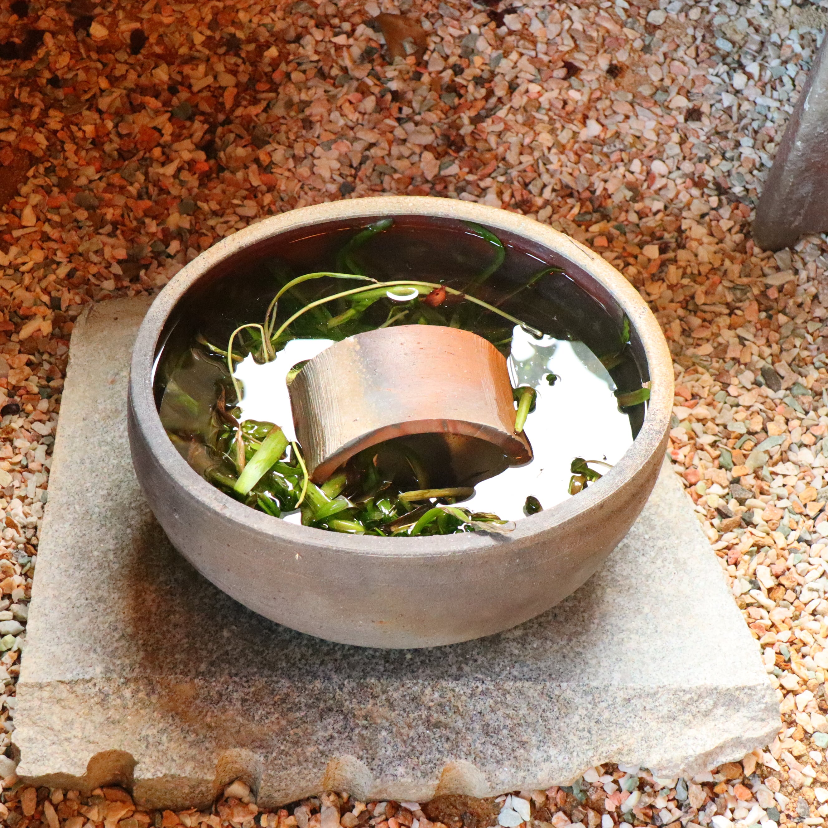 備前焼 東児の花窯 睡蓮鉢 メダカ鉢 めだか鉢 横33㎝×高さ17 備前焼 東児の花窯 睡蓮鉢 メダカ鉢 めだか鉢 横33㎝×高さ17